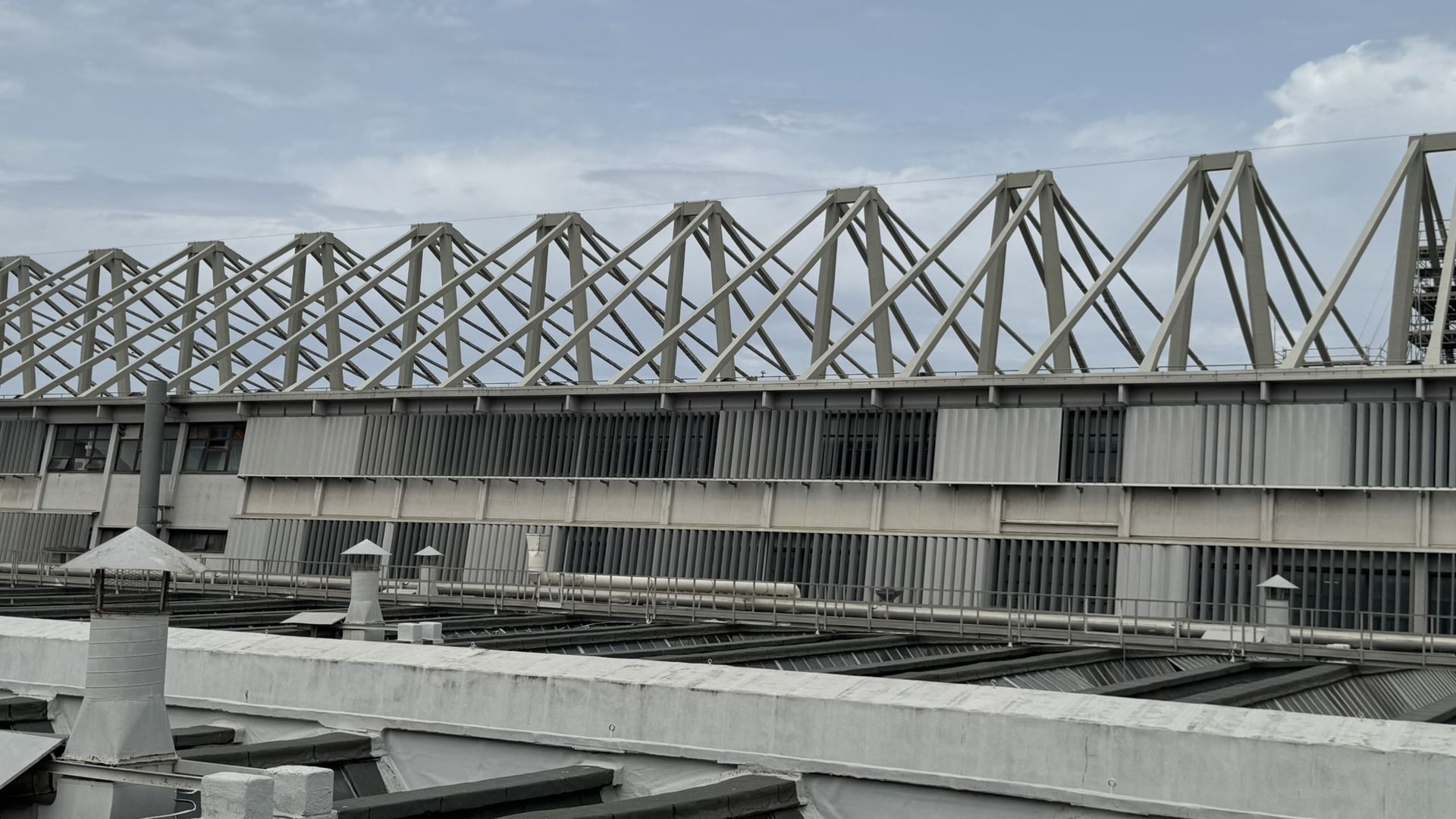 Copertura con travi reticolari